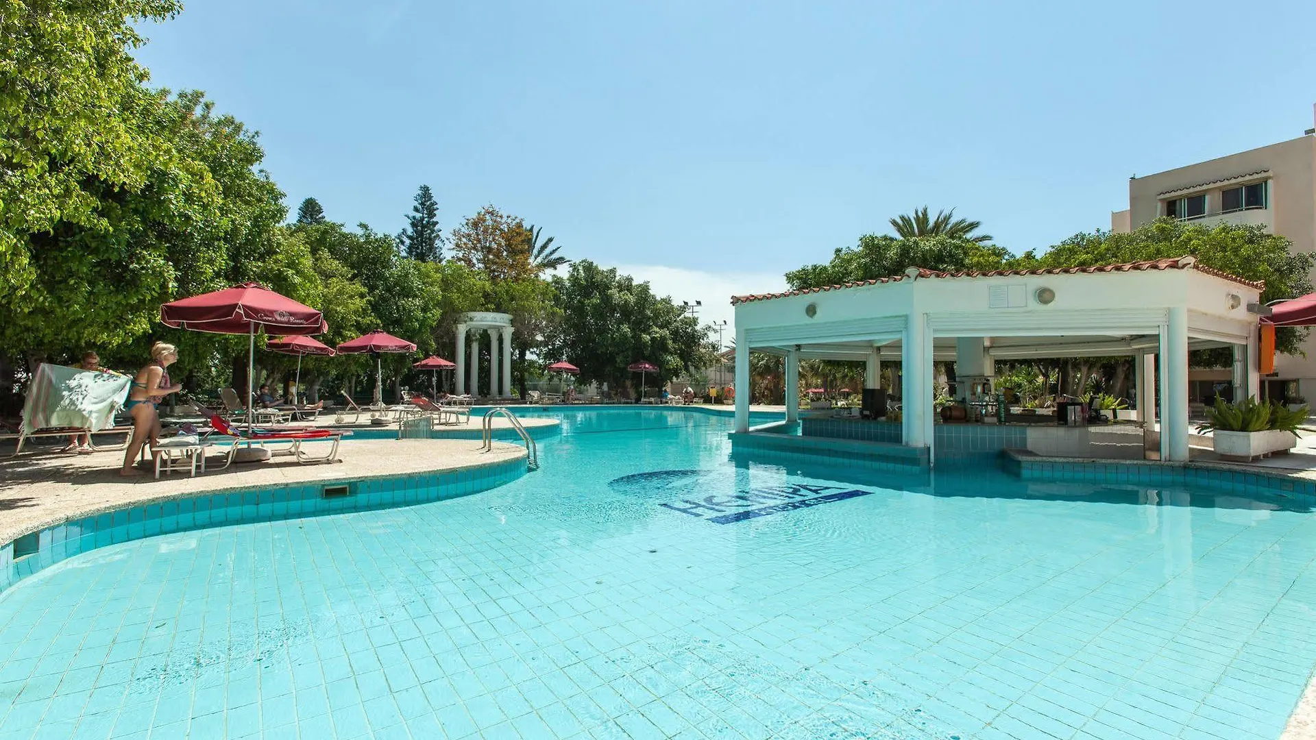 Crown Resorts Henipa Larnaca Hotel